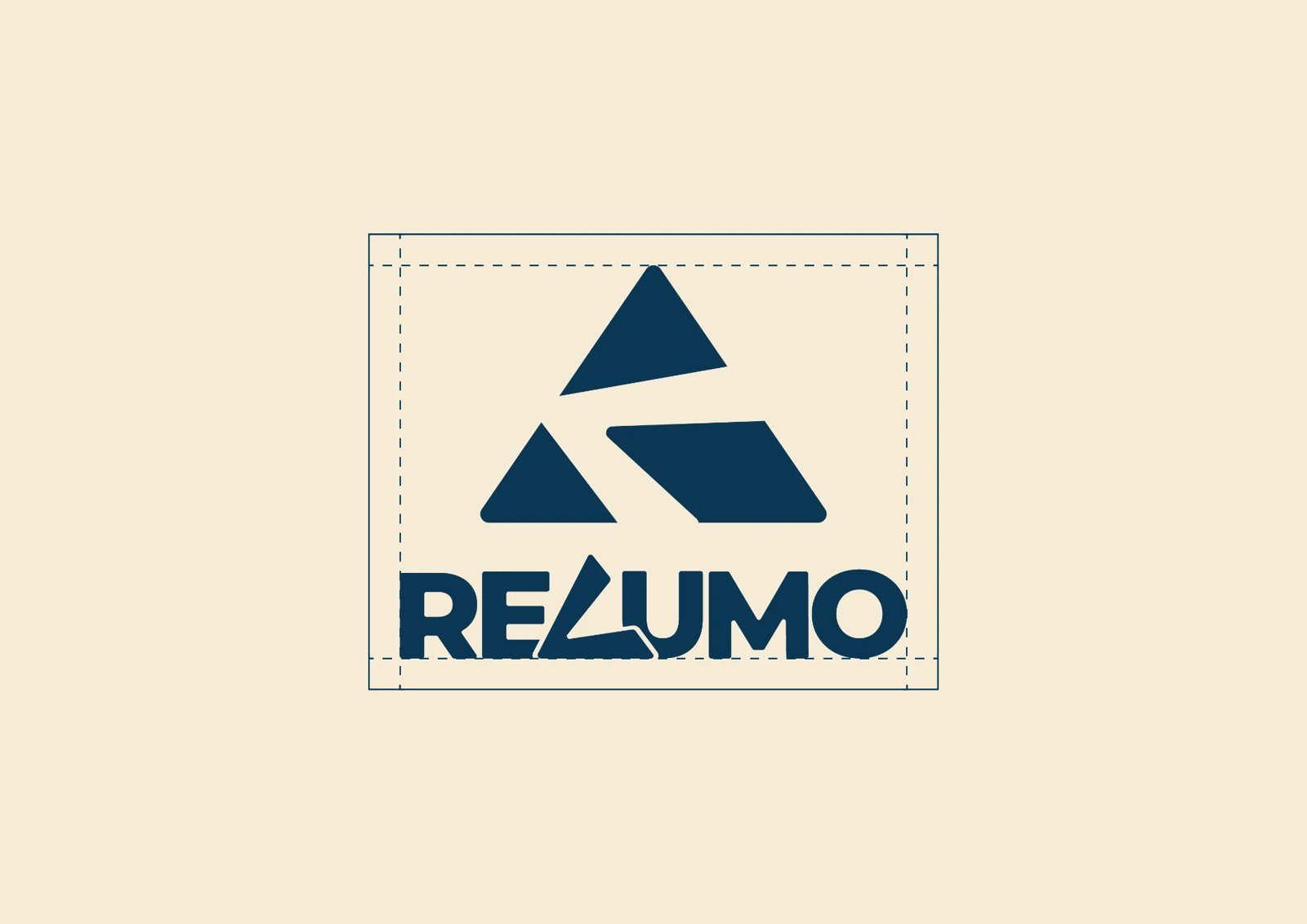 Вертикальная версия логотипа Relumo